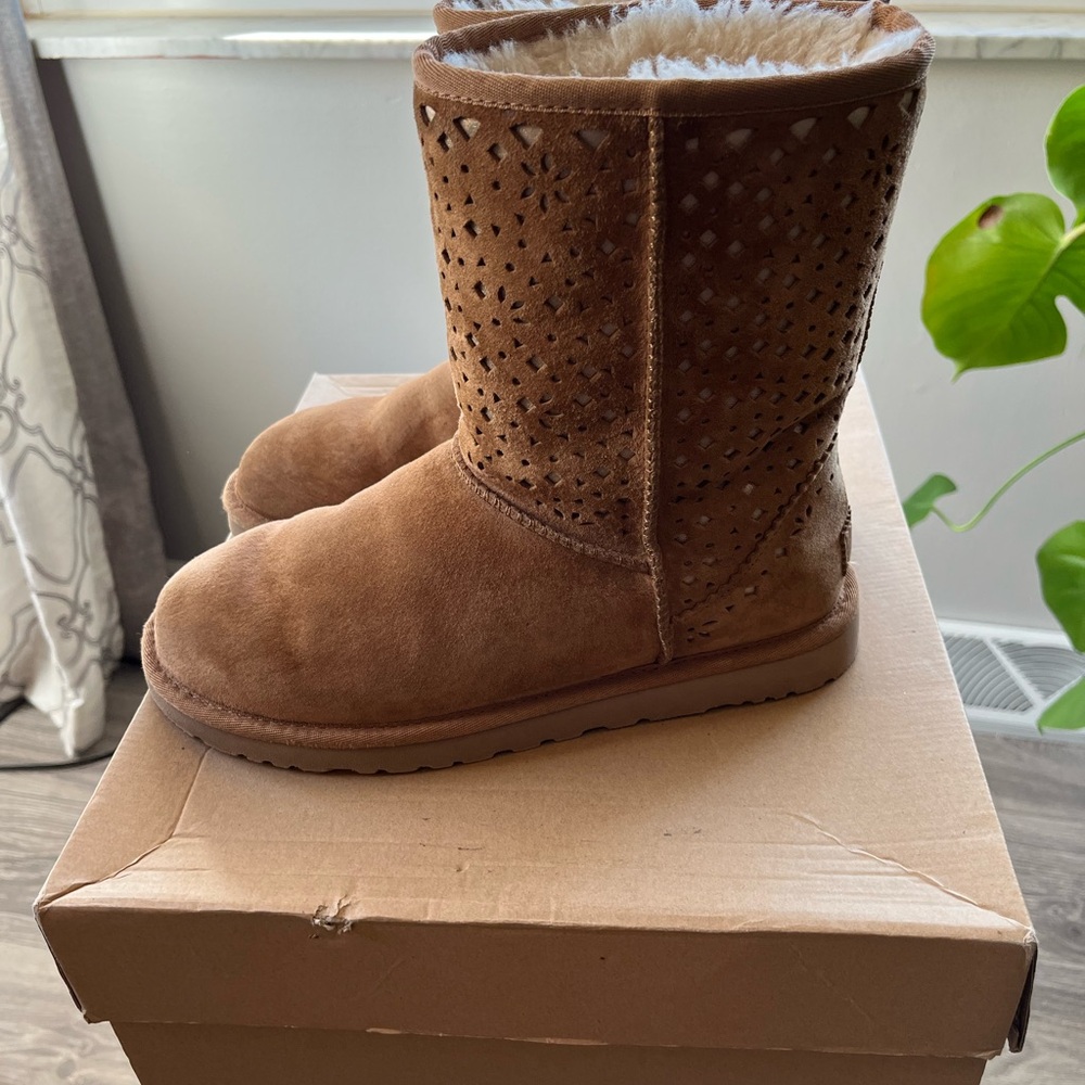 UGG Chestnut Boots Size 9 Fall Trendy - Picture 5 of 7